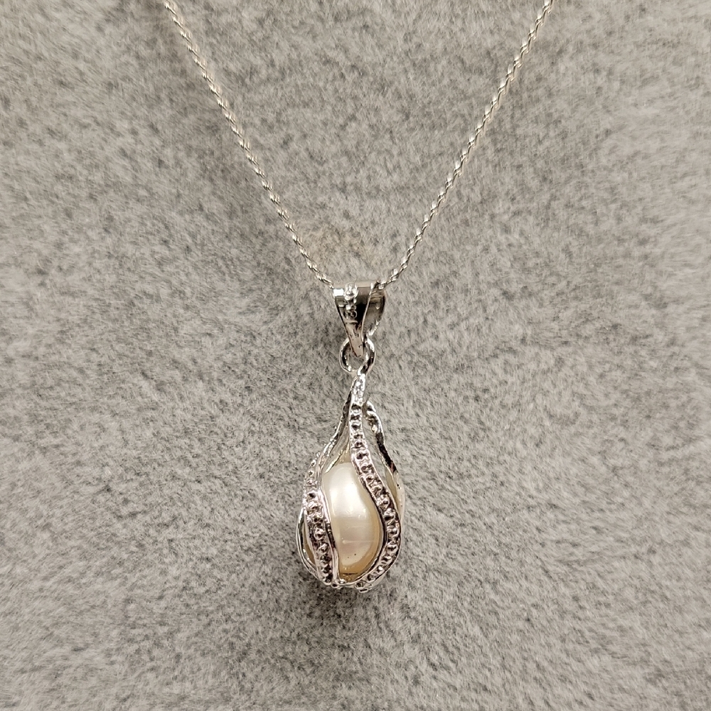 18k Gold Plated Chain With Pearl Pendant